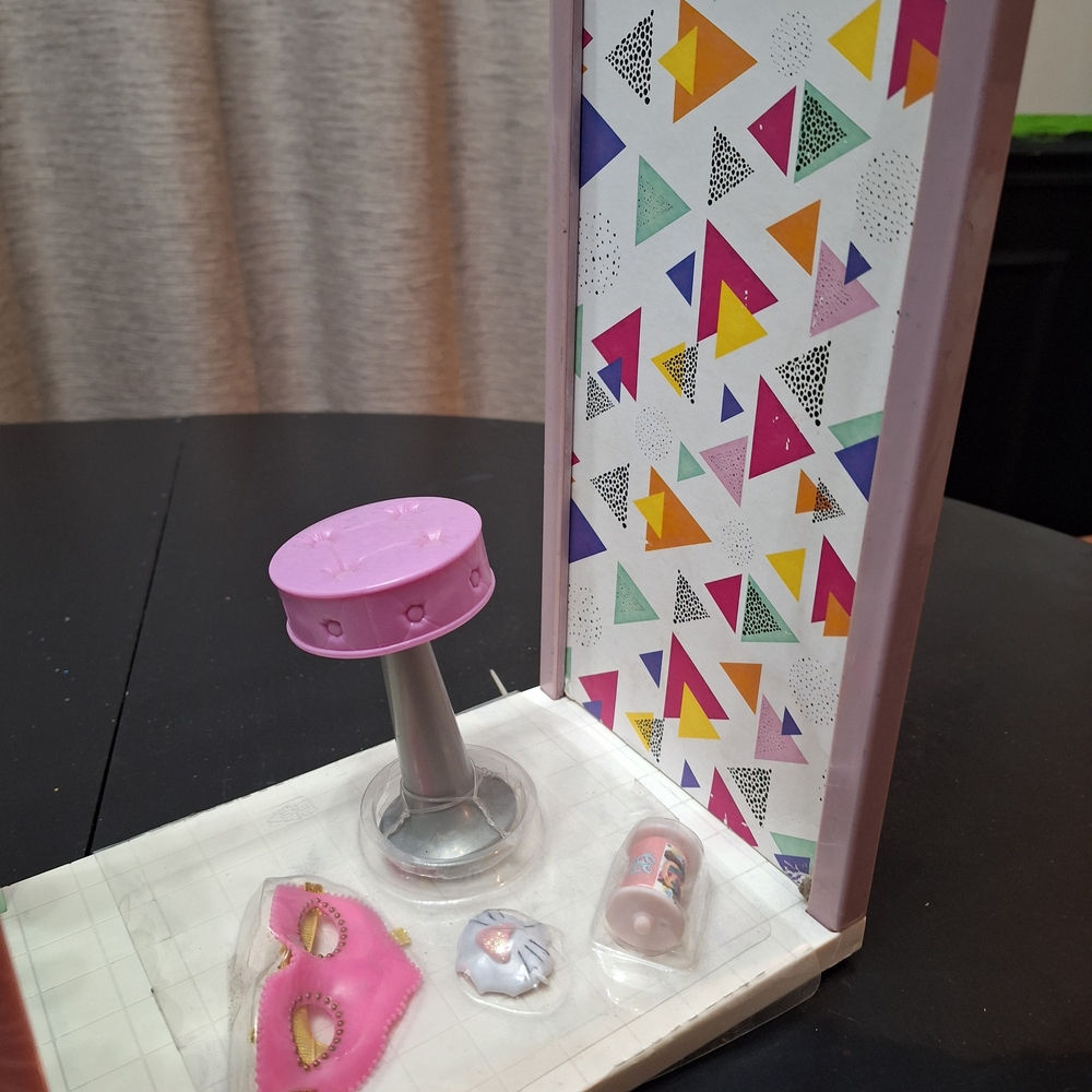 Glitter Girls Photo Booth with Doll - Picture 6 of 10